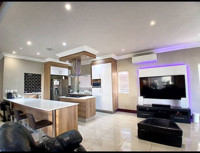 4 BEDROOM GOLF ESTATE FOR SALE IN BLUE VALLEY GOLF ESTATE